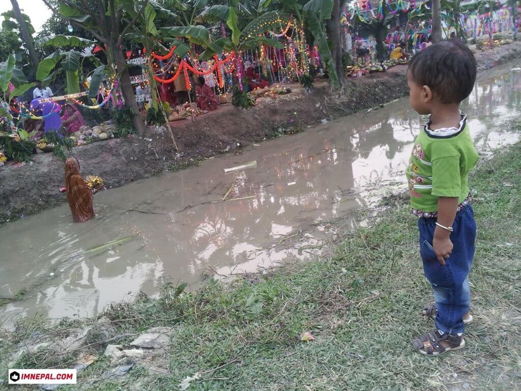 Chhath Puja Kid watching