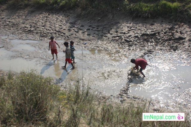 children-fishing-in-madhesh-terai-nepal