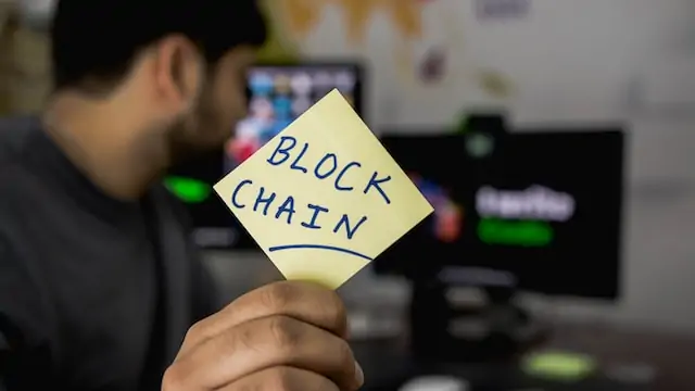 blockchain-man